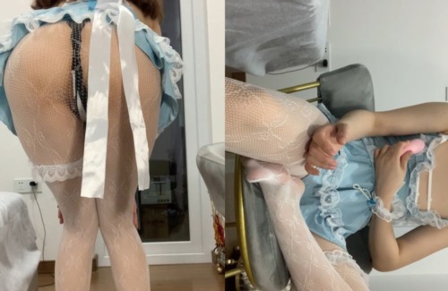 52415-极品推卝特淫卝荡生物老卝师▌闵儿 ▌浅蓝女仆装看АV片同步激演百合之恋 骚骚吸卝吮声 速攻美卝穴爆浆潮卝吹美妙呻卝吟.jpg